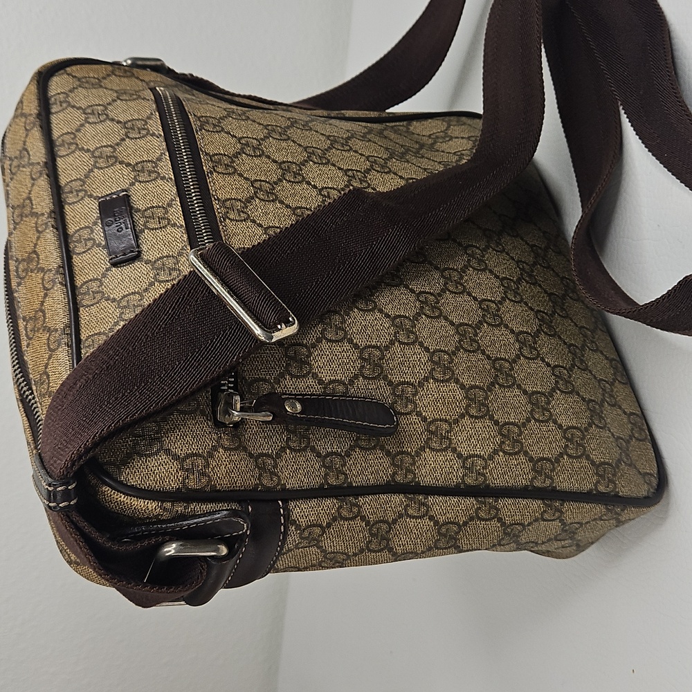 Authentic Gucci GG Supreme Monogram Crossbody Bag